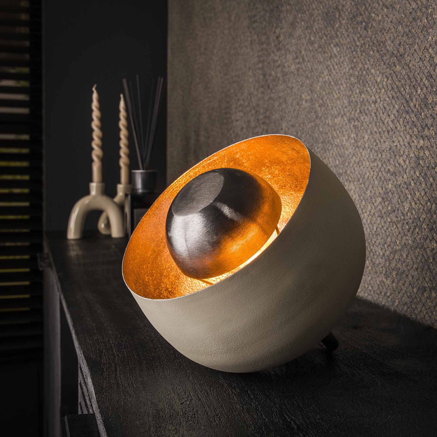 Elegant Wooden and Metal Table Lamp – Warm Light for Modern Interiors 12
