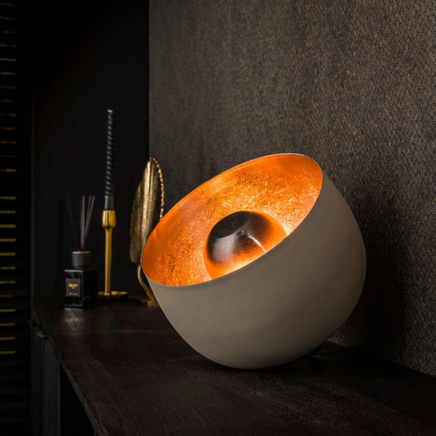 Elegant Wooden and Metal Table Lamp – Warm Light for Modern Interiors 13