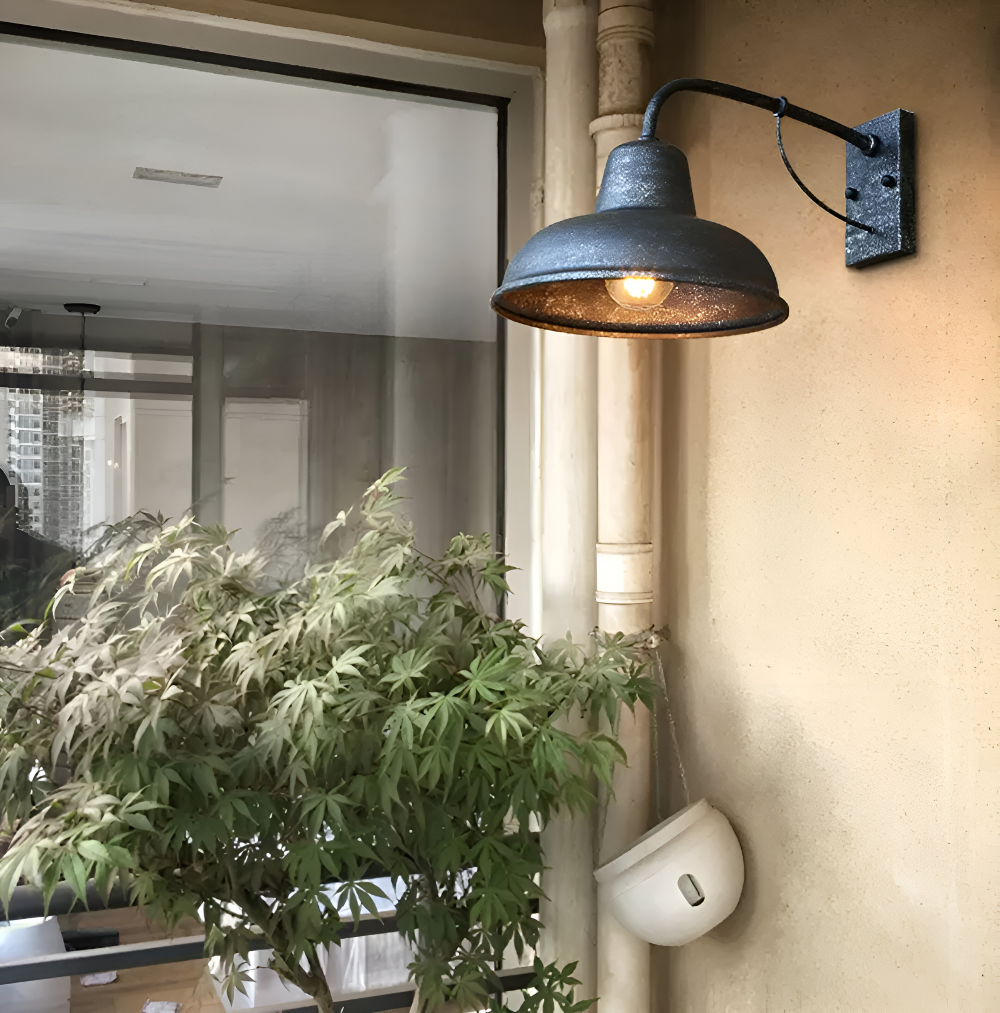 Outdoor Vintage-Style Iron Wall Sconce – Weatherproof Lighting for Patios and Gardens 2
