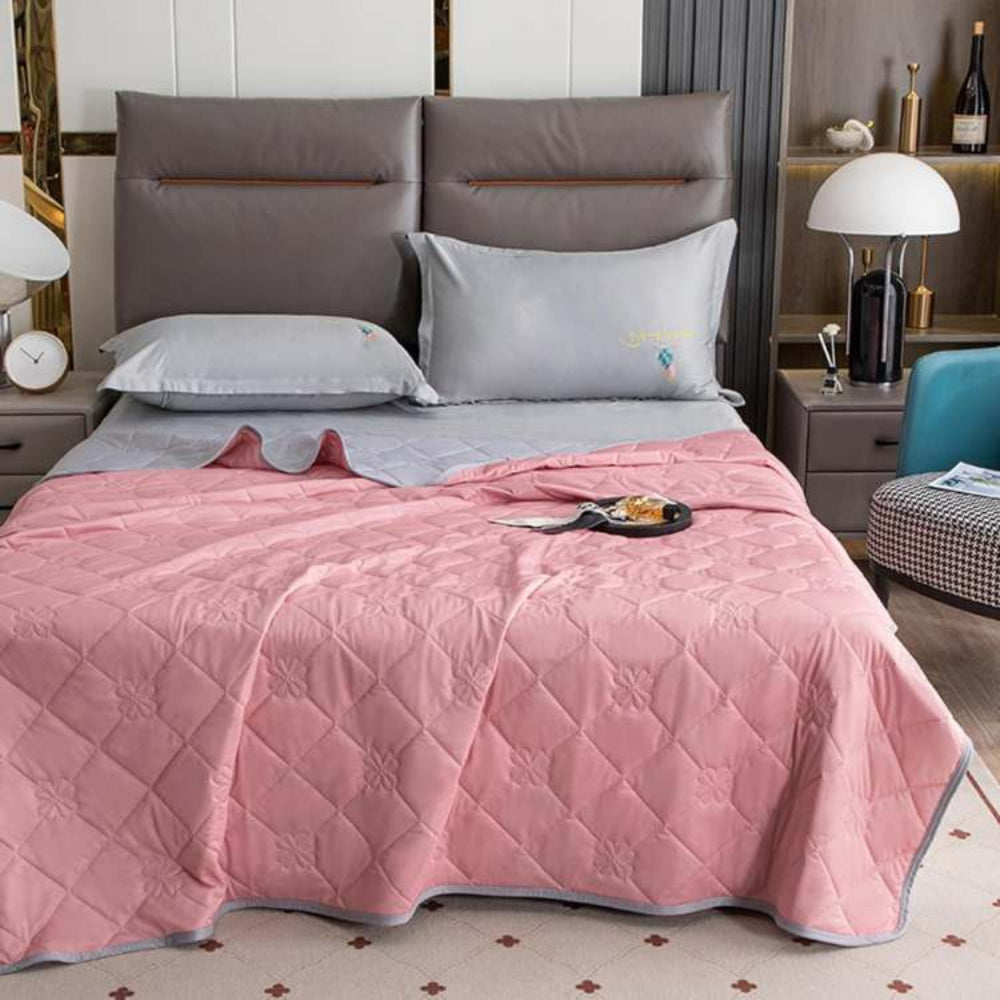 Breathable Cooling Blanket for Hot Summer Nights – Soft and Hypoallergenic 2