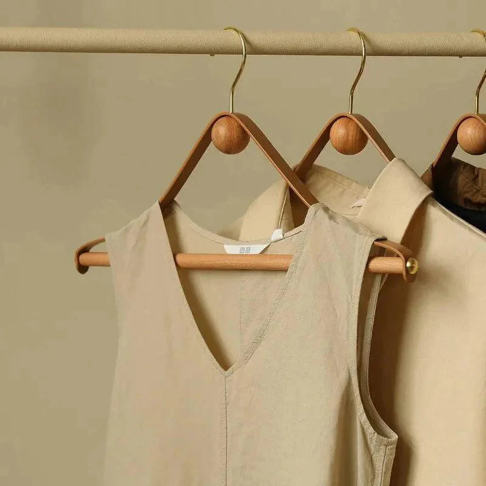Vintage-Inspired Wooden and Leather Hanger – Elegant Design for Jackets and Coats 2