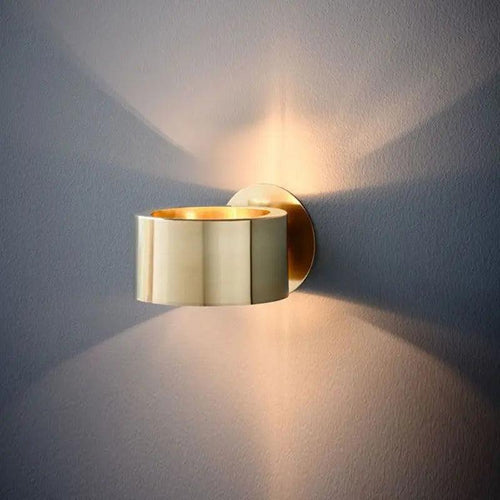 Modern Wall Light with Black and Brass Finish – Elegant and Functional Design for Any Room 1