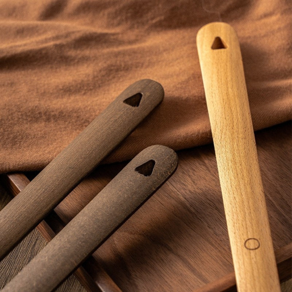 Long Handled Wooden Shoe Horn with Magnetic Tip – 50cm Beechwood Design for Easy Shoe Access 6
