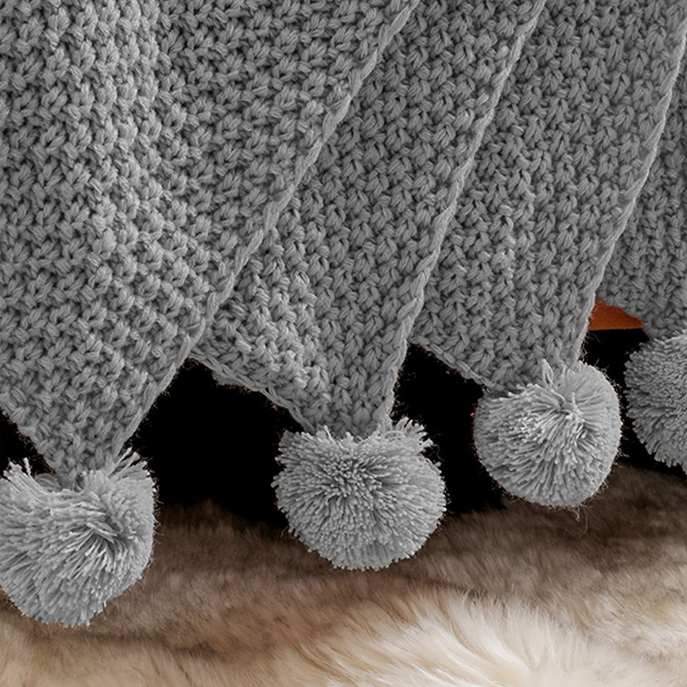 Pomora Throw - Strickdecke mit Pom-Pom-Besatz