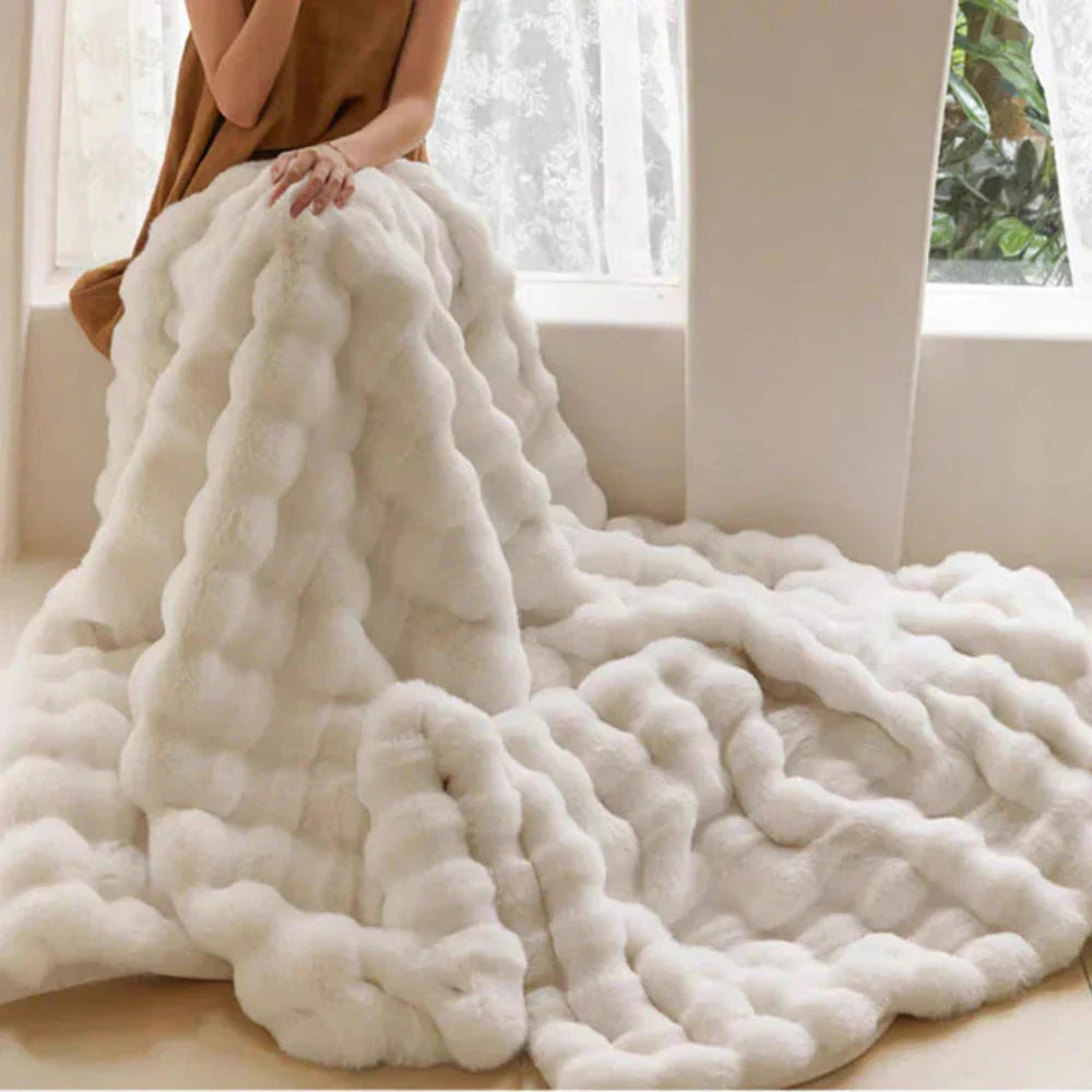 Luxurious Faux Fur Blanket – Soft Throw Blanket for Sofa and Bed, 150 x 200 cm 2