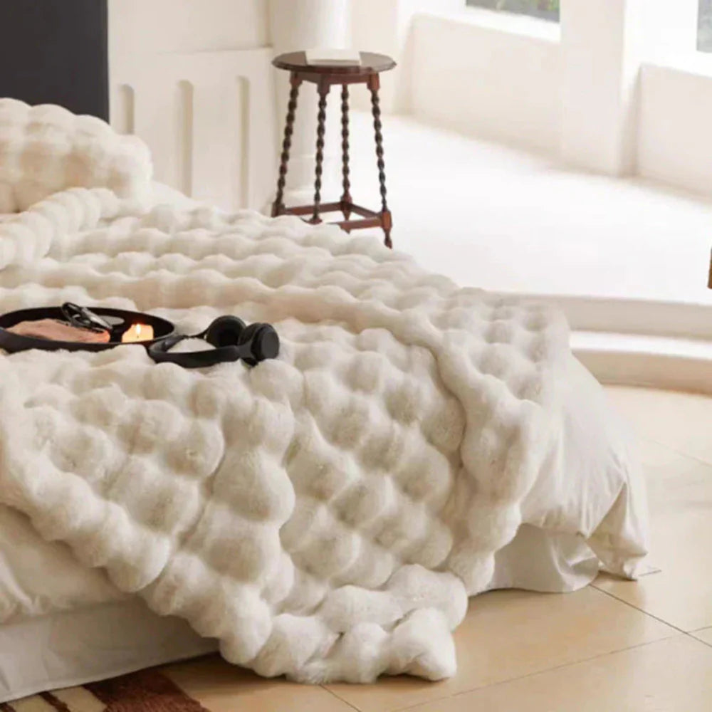 Luxurious Faux Fur Blanket – Soft Throw Blanket for Sofa and Bed, 150 x 200 cm 3