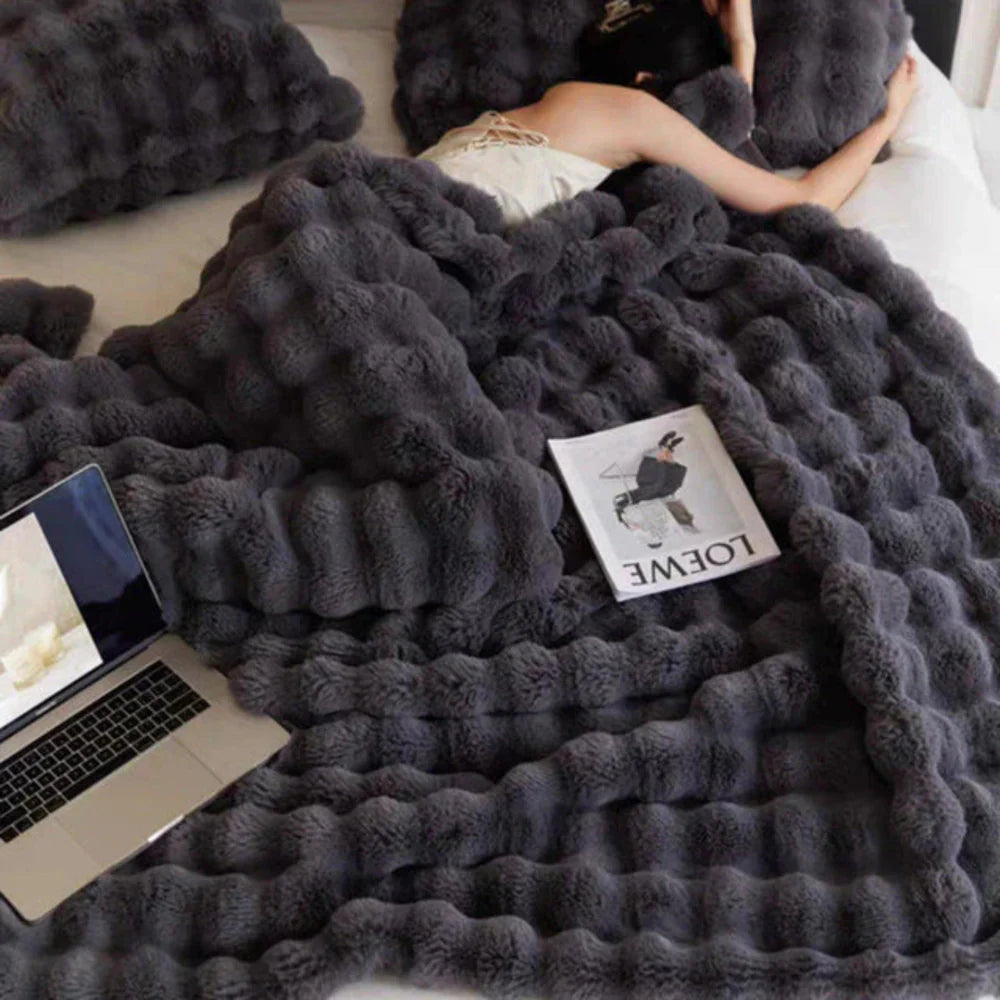 Luxurious Faux Fur Blanket – Soft Throw Blanket for Sofa and Bed, 150 x 200 cm 9