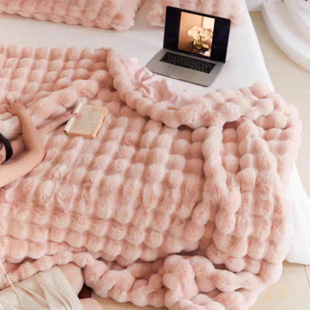 Luxurious Faux Fur Blanket – Soft Throw Blanket for Sofa and Bed, 150 x 200 cm 8