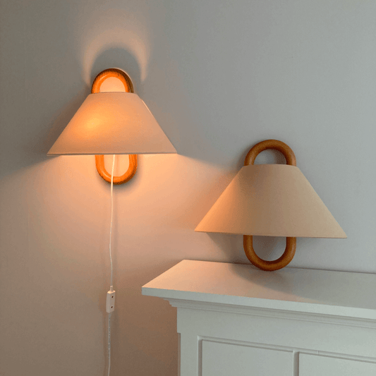 Wall Sconce Light Fixture in Solid Wood – Elegant Half-Moon Design for Cozy Ambiance 1