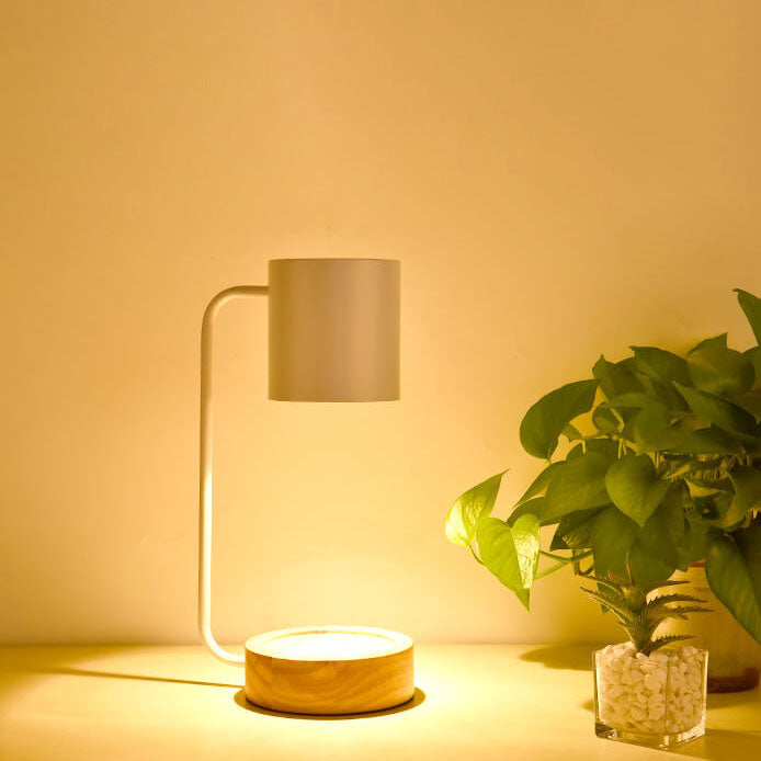 Yunari - Minimalistische Tischlampe aus schmelzendem Wachs