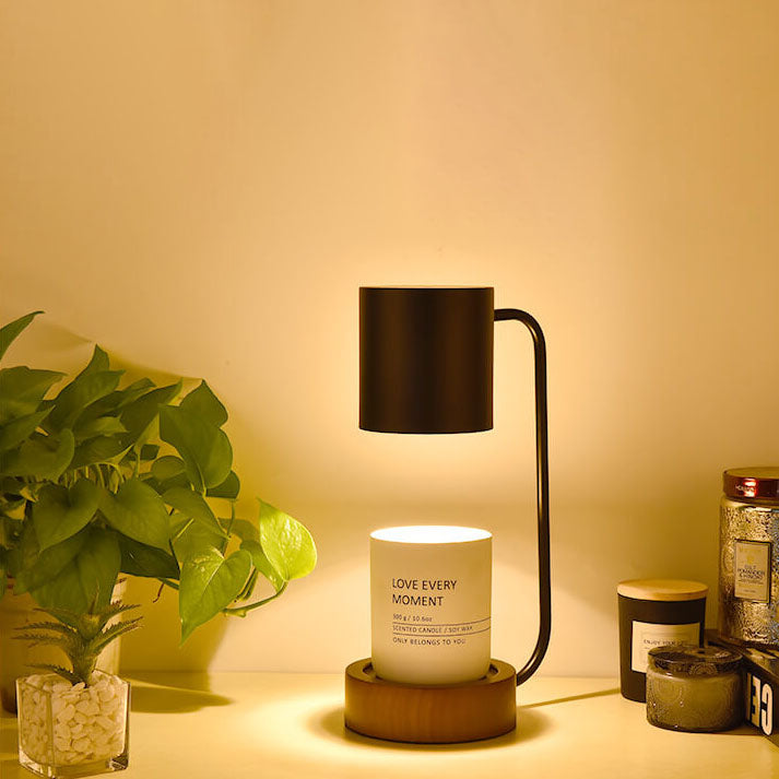 Yunari - Minimalistische Tischlampe aus schmelzendem Wachs