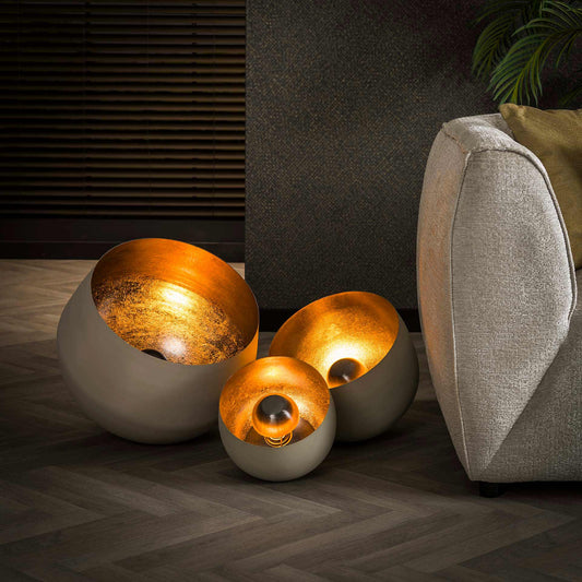 Elegant Wooden and Metal Table Lamp – Warm Light for Modern Interiors 1