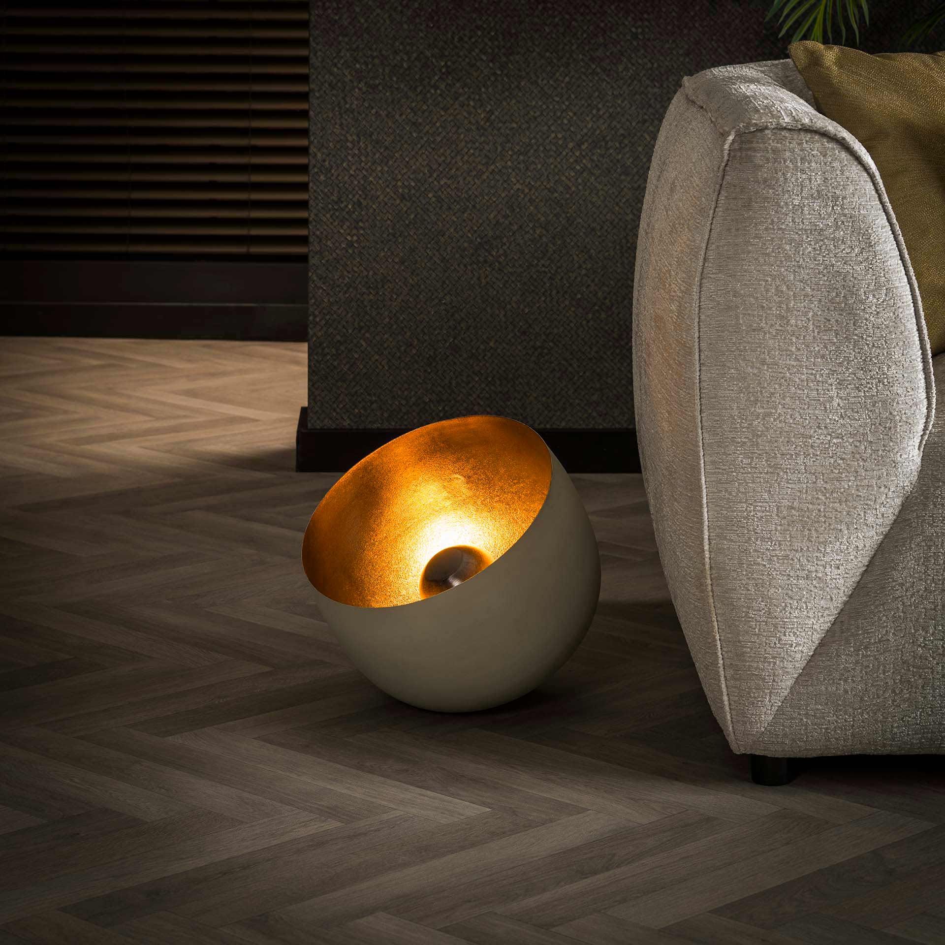Elegant Wooden and Metal Table Lamp – Warm Light for Modern Interiors 14