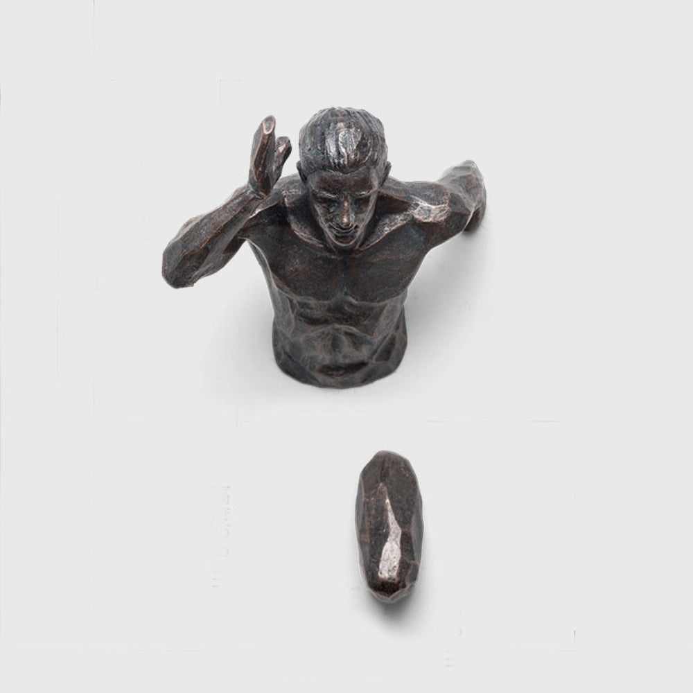 Wall-Mounted Running Man Sculpture – Modern Industrial Art for Dynamic Home Decor 9