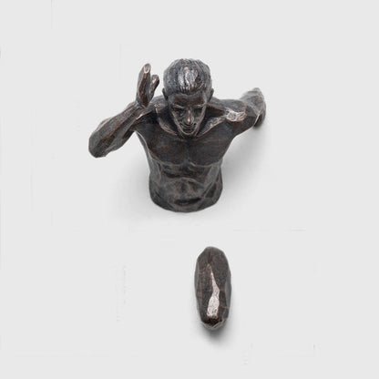 Wall-Mounted Running Man Sculpture – Modern Industrial Art for Dynamic Home Decor 9