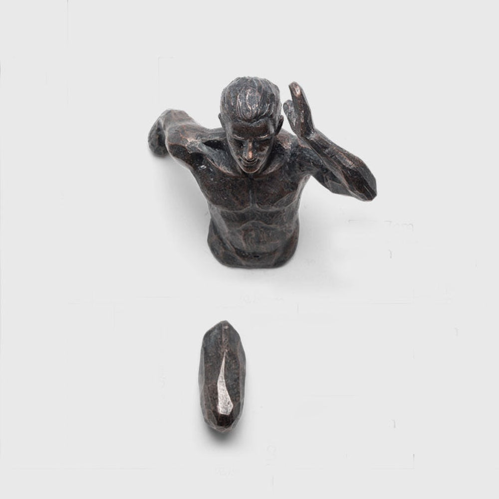 Wall-Mounted Running Man Sculpture – Modern Industrial Art for Dynamic Home Decor 7