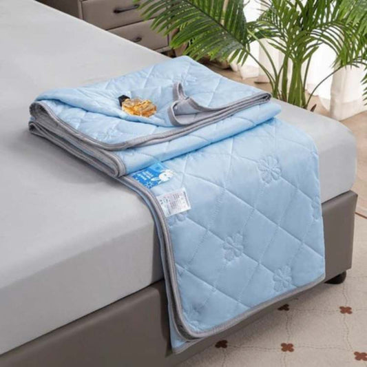 Breathable Cooling Blanket for Hot Summer Nights – Soft and Hypoallergenic 1