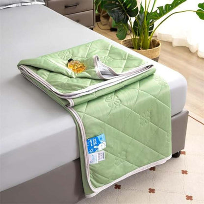 Breathable Cooling Blanket for Hot Summer Nights – Soft and Hypoallergenic 5