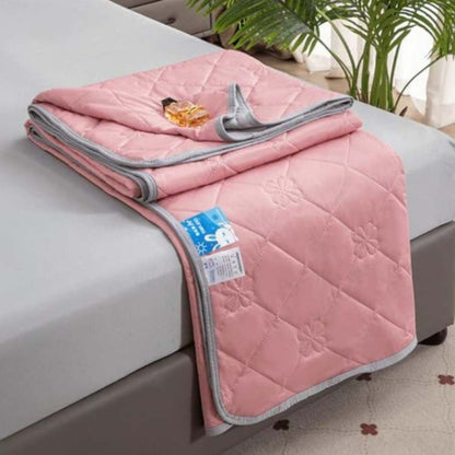 Breathable Cooling Blanket for Hot Summer Nights – Soft and Hypoallergenic 6
