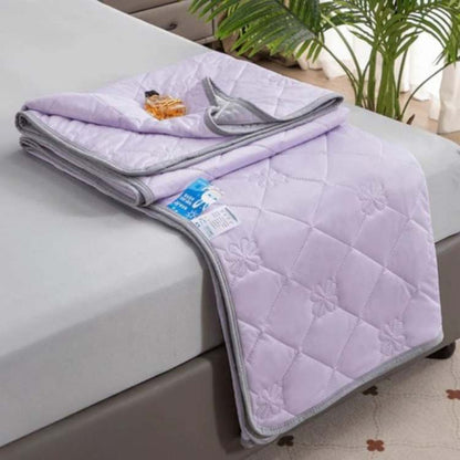 Breathable Cooling Blanket for Hot Summer Nights – Soft and Hypoallergenic 7