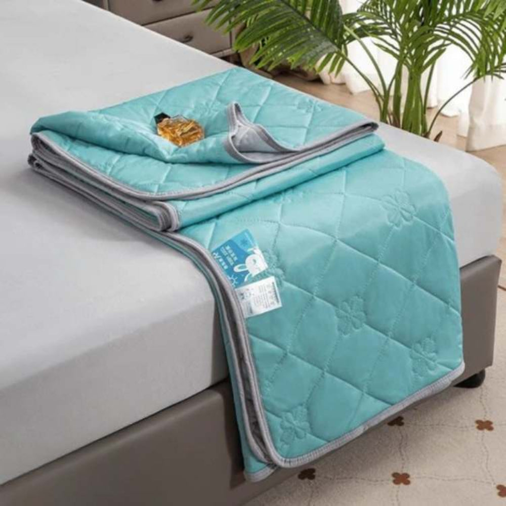 Breathable Cooling Blanket for Hot Summer Nights – Soft and Hypoallergenic 8