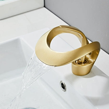 Curvano Modern Bathroom Faucet with Elegant Curve and Chrome Finish 10