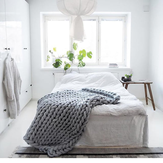 Cozy Hand-Knitted Blanket – Soft Stylish Throw for Warm Evenings and Relaxing Moments 1