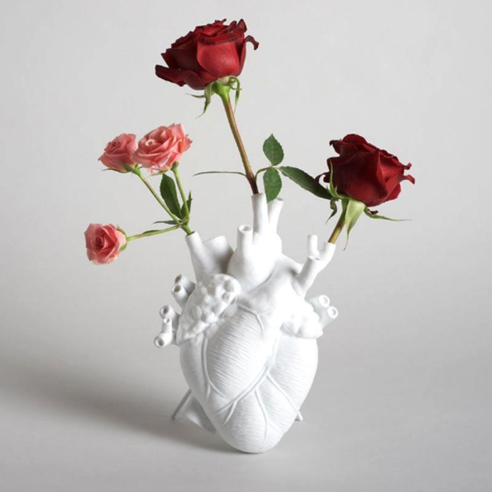 Anatomical Heart-Shaped Resin Vase for Dried Flowers – Unique Artistic Home Decor, 15cm H x 12cm, Ideal Gift 11