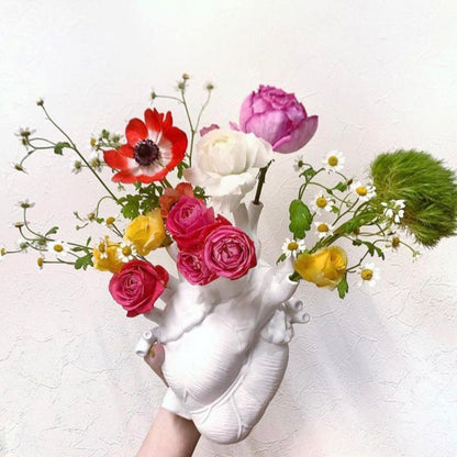 Anatomical Heart-Shaped Resin Vase for Dried Flowers – Unique Artistic Home Decor, 15cm H x 12cm, Ideal Gift 14