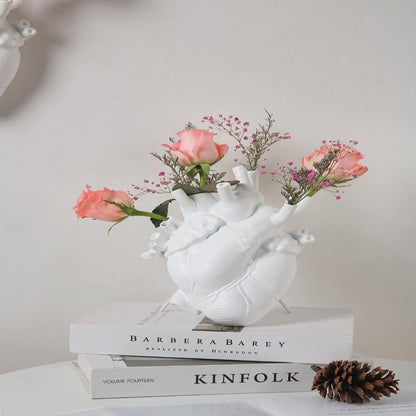 Anatomical Heart-Shaped Resin Vase for Dried Flowers – Unique Artistic Home Decor, 15cm H x 12cm, Ideal Gift 10