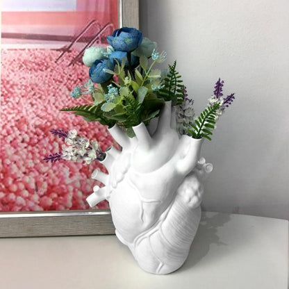 Anatomical Heart-Shaped Resin Vase for Dried Flowers – Unique Artistic Home Decor, 15cm H x 12cm, Ideal Gift 8