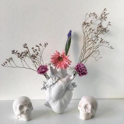 Anatomical Heart-Shaped Resin Vase for Dried Flowers – Unique Artistic Home Decor, 15cm H x 12cm, Ideal Gift 1