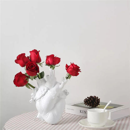 Anatomical Heart-Shaped Resin Vase for Dried Flowers – Unique Artistic Home Decor, 15cm H x 12cm, Ideal Gift 7