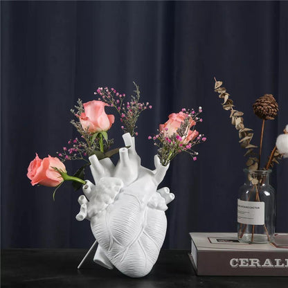 Anatomical Heart-Shaped Resin Vase for Dried Flowers – Unique Artistic Home Decor, 15cm H x 12cm, Ideal Gift 6