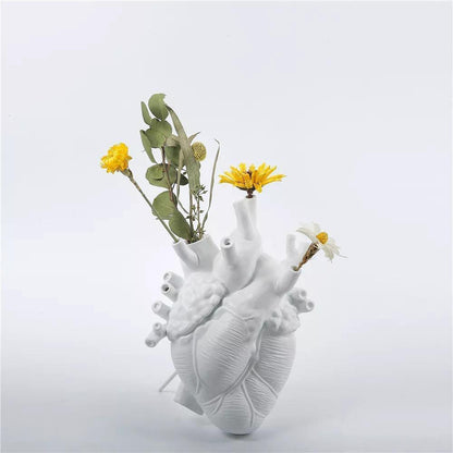 Anatomical Heart-Shaped Resin Vase for Dried Flowers – Unique Artistic Home Decor, 15cm H x 12cm, Ideal Gift 13