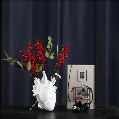 Anatomical Heart-Shaped Resin Vase for Dried Flowers – Unique Artistic Home Decor, 15cm H x 12cm, Ideal Gift 5