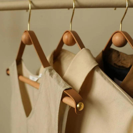 Vintage-Inspired Wooden and Leather Hanger – Elegant Design for Jackets and Coats 1