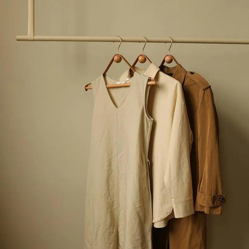 Vintage-Inspired Wooden and Leather Hanger – Elegant Design for Jackets and Coats 3