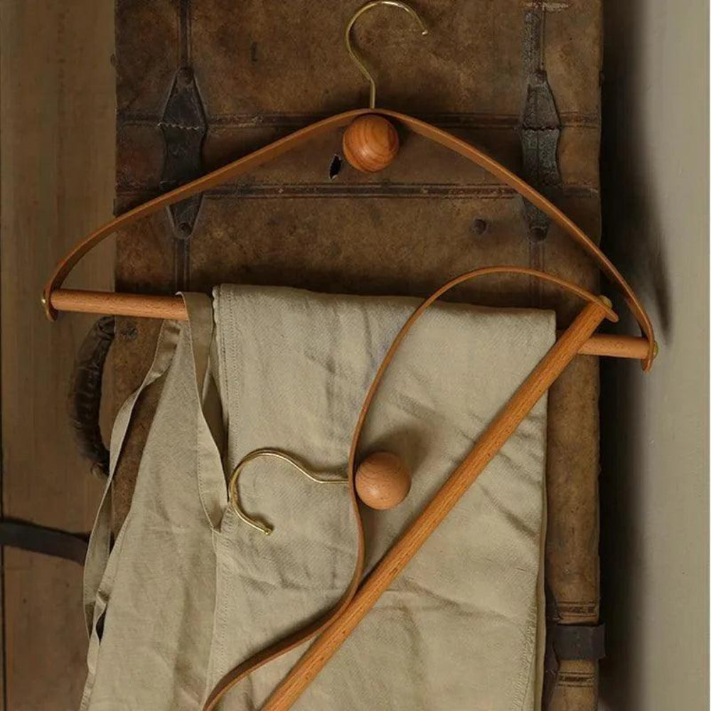Vintage-Inspired Wooden and Leather Hanger – Elegant Design for Jackets and Coats 9