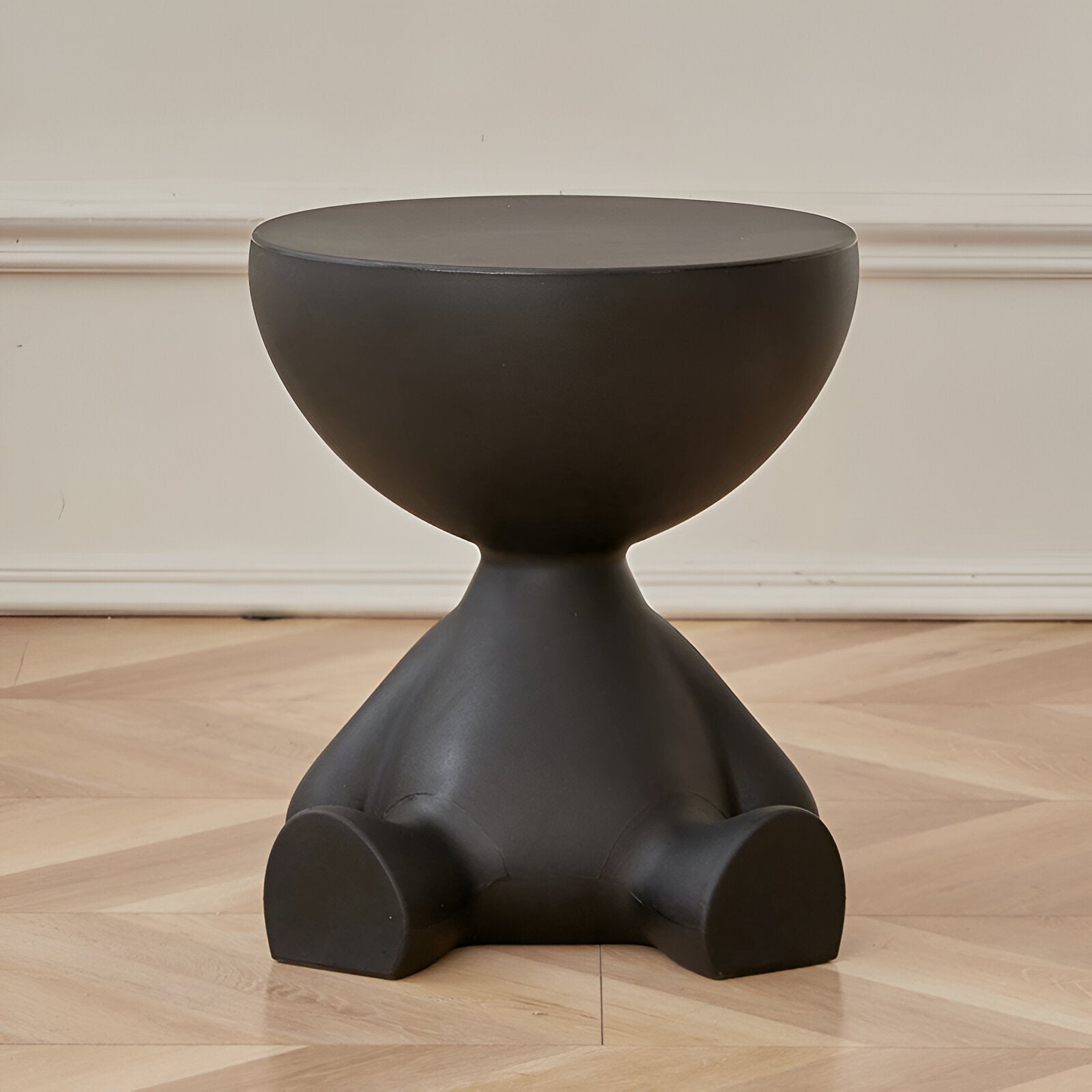 Round Coffee Table with Timeless Design – Compact and Versatile for Modern Interiors 10