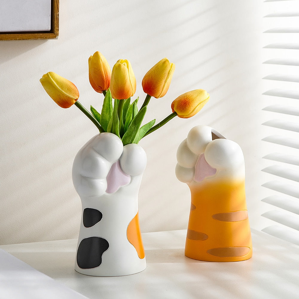 Modern Artistic Resin Claw Vase – Unique Home Decor for Fresh and Dried Flowers 2