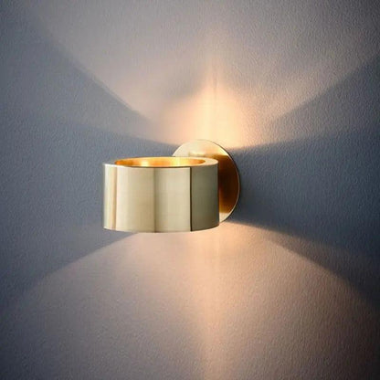Modern Wall Light with Black and Brass Finish – Elegant and Functional Design for Any Room 1