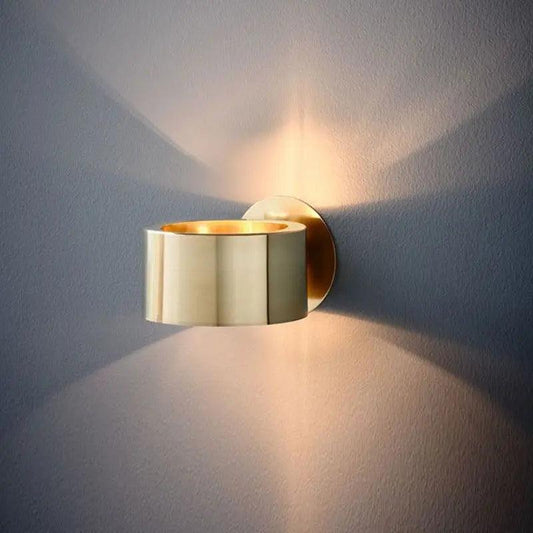 Modern Wall Light with Black and Brass Finish – Elegant and Functional Design for Any Room 1
