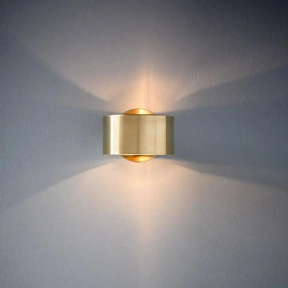 Modern Wall Light with Black and Brass Finish – Elegant and Functional Design for Any Room 6
