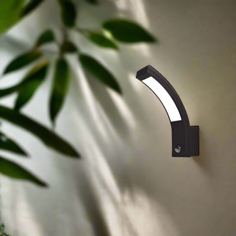 Modern Black Curved LED Wall Light with Motion Sensor – Outdoor Security Lighting 3