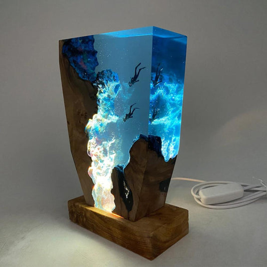 Deep Sea Diver Table Lamp – Artistic Resin and Wood Design for Ambient Lighting 1