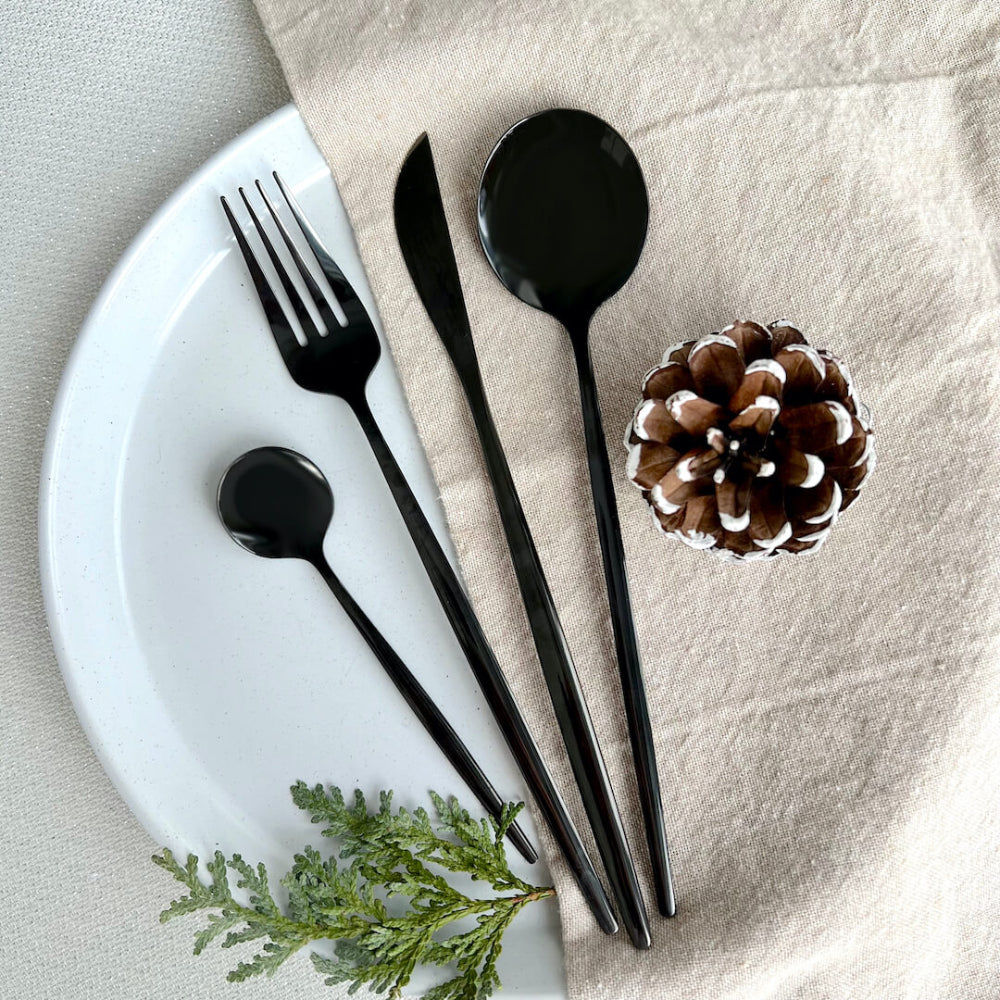 Minimalist Black Cutlery Set – 24-Piece Stainless Steel Flatware for Modern Dining 3