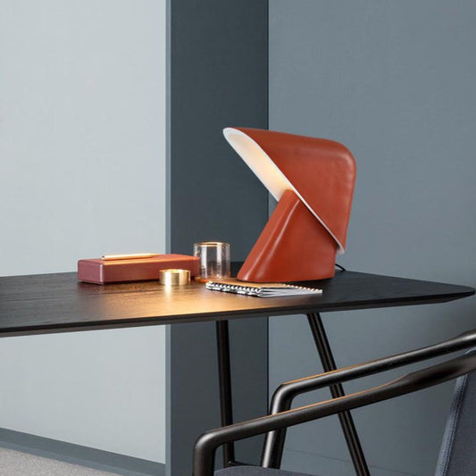Sculptural LED Table Lamp with Asymmetrical Design – Modern Minimalist Lighting 1