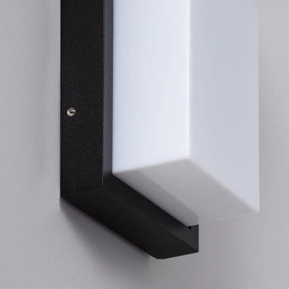 Outdoor Wall Lamp with Soft Light Diffuser – Elegant Black Metal Design for Gardens and Patios 7