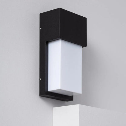 Outdoor Wall Lamp with Soft Light Diffuser – Elegant Black Metal Design for Gardens and Patios 3